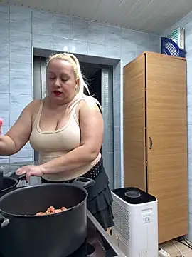 Snapshot of SabinaSweety chatting on February 2026 03:29:01 PM SabinaSweety online show from February 2026 03:29:01 PM