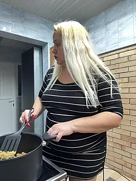 Snapshot of SabinaSweety chatting on February 2026 03:52:02 PM SabinaSweety online show from February 2026 03:52:02 PM