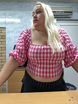 Snapshot of SabinaSweety chatting on February 2026 12:17:01 PM SabinaSweety online show from February 2026 12:17:01 PM