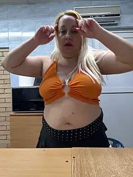 Snapshot of SabinaSweety chatting on February 2026 03:02:02 PM SabinaSweety online show from February 2026 03:02:02 PM