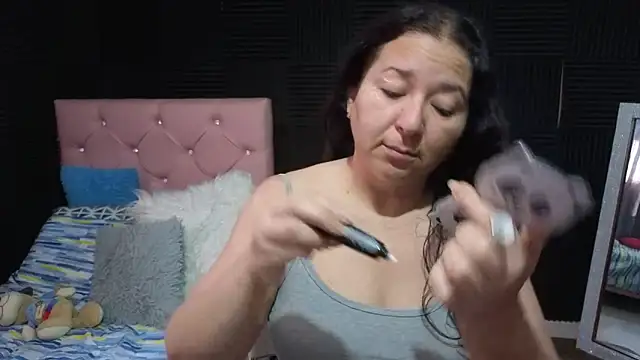 katifoxx online show from April 2026 03:32:02 PM