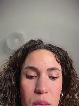 Clara-xoxo online show from February 2026 02:21:02 PM