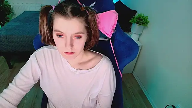 CranberryHot online show from December 2025 07:53:02 PM