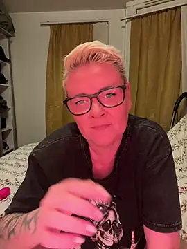 Snapshot of Gizzithehotone chatting on February 2026 06:08:01 PM Gizzithehotone online show from February 2026 06:08:01 PM