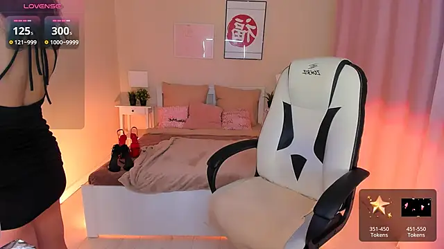 HelenaRegal online show from November 2025 01:54:02 PM