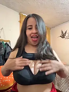 latinfemale online show from December 2025 09:43:02 PM