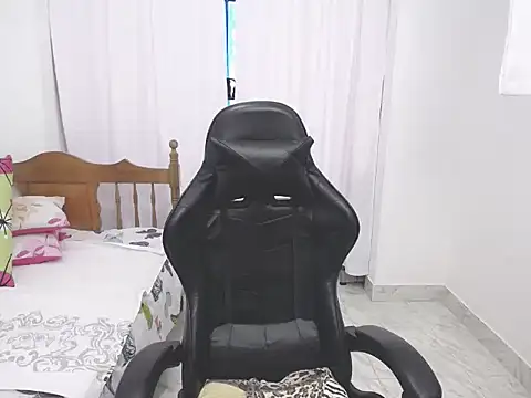 yeslluisa online show from November 2025 03:58:01 PM