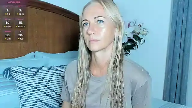 Snapshot of Christine_35 chatting on June 2026 10:47:01 AM Christine 35 online show from June 2026 10:47:01 AM