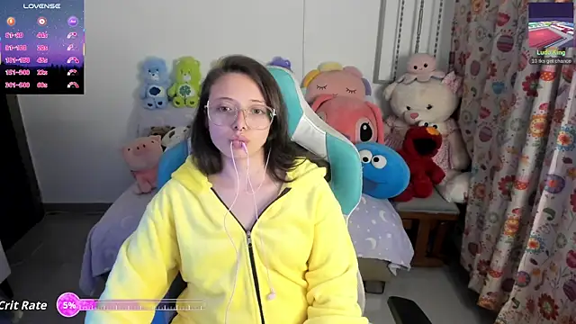 Snapshot of linda-schmidt chatting on May 2026 03:13:01 AM linda-schmidt online show from May 2026 03:13:01 AM