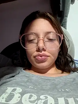 Snapshot of linda-schmidt chatting on May 2026 02:19:02 AM linda-schmidt online show from May 2026 02:19:02 AM