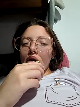 Snapshot of linda-schmidt chatting on June 2026 03:26:02 AM linda-schmidt online show from June 2026 03:26:02 AM