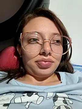 Snapshot of linda-schmidt chatting on June 2026 04:13:02 AM linda-schmidt online show from June 2026 04:13:02 AM