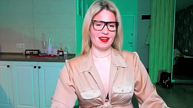 Snapshot of HotTiffani chatting on February 2026 02:44:01 PM HotTiffani online show from February 2026 02:44:01 PM