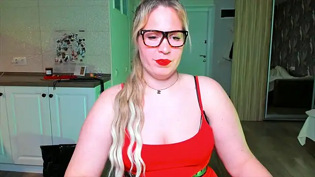 Snapshot of HotTiffani chatting on February 2026 05:35:01 PM HotTiffani online show from February 2026 05:35:01 PM