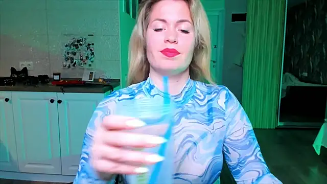 Snapshot of HotTiffani chatting on March 2026 03:08:01 PM HotTiffani online show from March 2026 03:08:01 PM