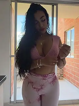 Snapshot of emma_andrew1 chatting on January 2026 03:50:01 PM emma andrew1 online show from January 2026 03:50:01 PM