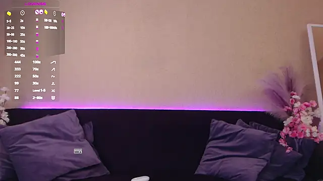 anna chatstrip online show from November 2025 12:18:02 PM