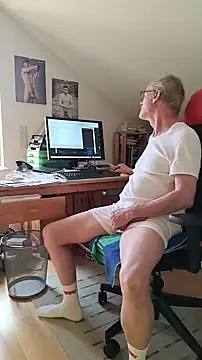 Snapshot of BerndisCam chatting on September 2025 11:48:01 AM BerndisCam online show from September 2025 11:48:01 AM