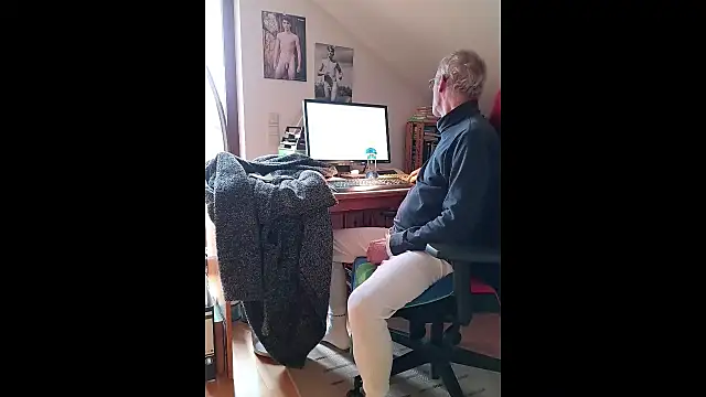 Snapshot of BerndisCam chatting on January 2026 12:19:01 PM BerndisCam online show from January 2026 12:19:01 PM