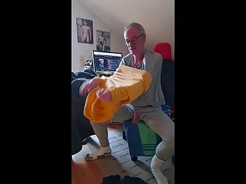 Snapshot of BerndisCam chatting on January 2026 01:28:02 PM BerndisCam online show from January 2026 01:28:02 PM