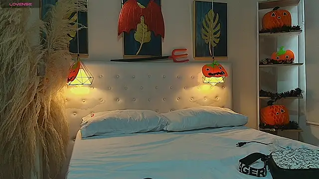 valerie lya online show from October 2025 08:43:02 PM