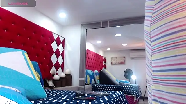 TamyJhonson online show from November 2025 01:11:01 PM