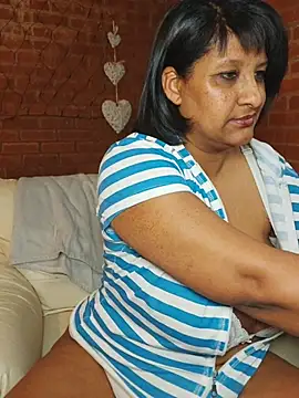 Lilybanx online show from April 2026 07:32:01 PM