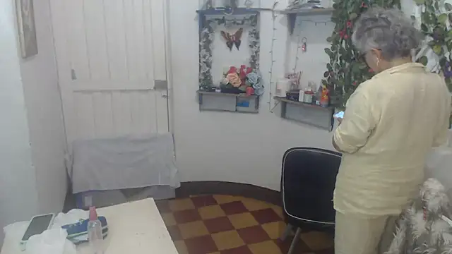 FunnyGrandma online show from February 2025 04:07:01 AM