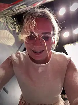 The Snowwhitee online show from January 2025 10:46:02 PM