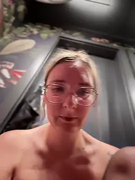 The Snowwhitee online show from February 2025 10:25:02 PM