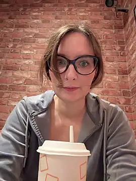 The Snowwhitee online show from December 2025 09:12:02 PM