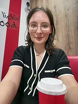 Snapshot of The_Snowwhitee chatting on May 2026 09:08:02 PM The Snowwhitee online show from May 2026 09:08:02 PM