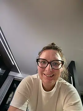 Snapshot of The_Snowwhitee chatting on July 2026 06:54:02 PM The Snowwhitee online show from July 2026 06:54:02 PM