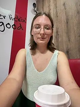Snapshot of The_Snowwhitee chatting on August 2026 09:11:01 AM The Snowwhitee online show from August 2026 09:11:01 AM