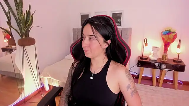 EmmyEvans1 online show from February 2025 07:46:01 PM