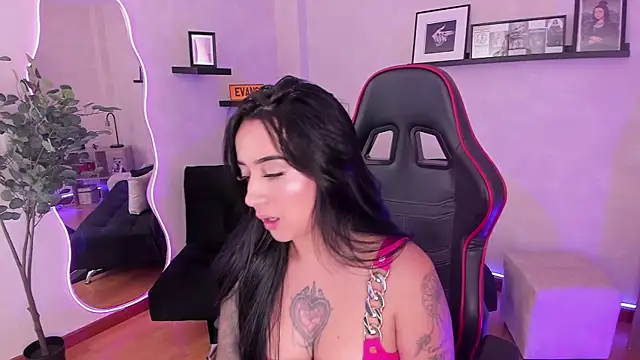 EmmyEvans1 online show from September 2025 07:47:02 PM