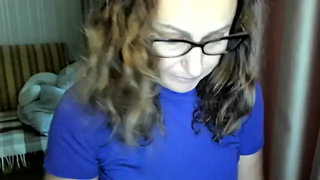 lauraoven online show from November 2025 10:59:02 AM