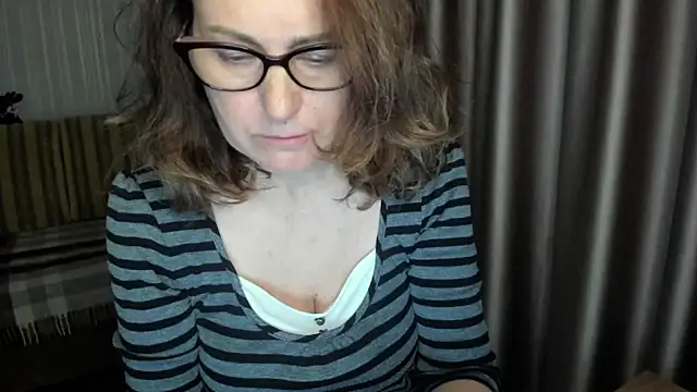 Snapshot of lauraoven chatting on May 2026 06:16:02 PM lauraoven online show from May 2026 06:16:02 PM