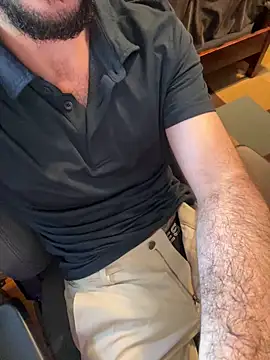 Snapshot of JohnnyBigShot chatting on May 2026 08:17:01 PM JohnnyBigShot online show from May 2026 08:17:01 PM