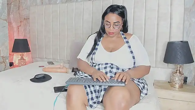 Snapshot of AranzaLatinBlacks chatting on February 2025 03:05:02 PM AranzaLatinBlacks online show from February 2025 03:05:02 PM