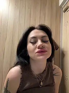 Snapshot of Wet__Bunny chatting on December 2024 09:48:02 AM Wet Bunny online show from December 2024 09:48:02 AM