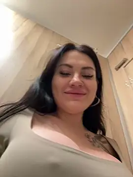 Snapshot of Wet__Bunny chatting on March 2025 09:43:01 AM Wet Bunny online show from March 2025 09:43:01 AM