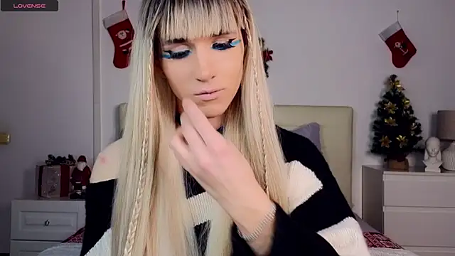 Snapshot of HelenSpellman chatting on January 2025 04:44:02 AM HelenSpellman online show from January 2025 04:44:02 AM