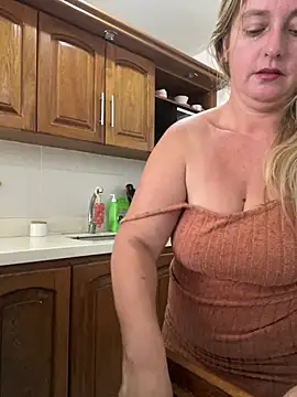 Snapshot of moniquerainx chatting on February 2026 03:05:02 PM moniquerainx online show from February 2026 03:05:02 PM