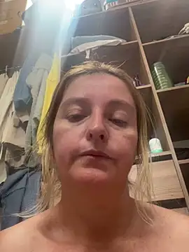 Snapshot of moniquerainx chatting on February 2026 03:01:01 PM moniquerainx online show from February 2026 03:01:01 PM