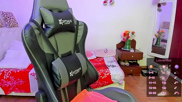 Snapshot of esmeralda_milf chatting on February 2026 11:58:01 AM esmeralda milf online show from February 2026 11:58:01 AM