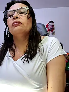 Snapshot of esmeralda_milf chatting on May 2026 08:35:02 PM esmeralda milf online show from May 2026 08:35:02 PM