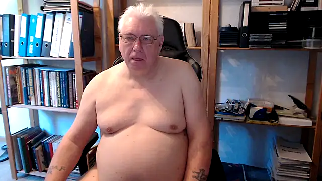 Snapshot of SchwanzhureXXL chatting on May 2026 06:07:02 AM SchwanzhureXXL online show from May 2026 06:07:02 AM