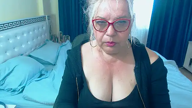 Snapshot of SonyaHotMilf chatting on May 2026 11:06:01 AM SonyaHotMilf online show from May 2026 11:06:01 AM