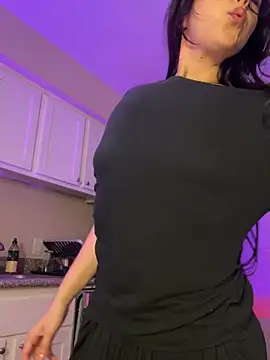 Snapshot of Evie-Luna chatting on January 2025 11:18:02 PM Evie-Luna online show from January 2025 11:18:02 PM